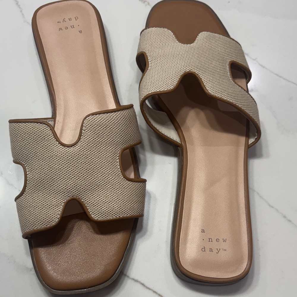 A New Day Women's Cream and Tan Slide Sandals